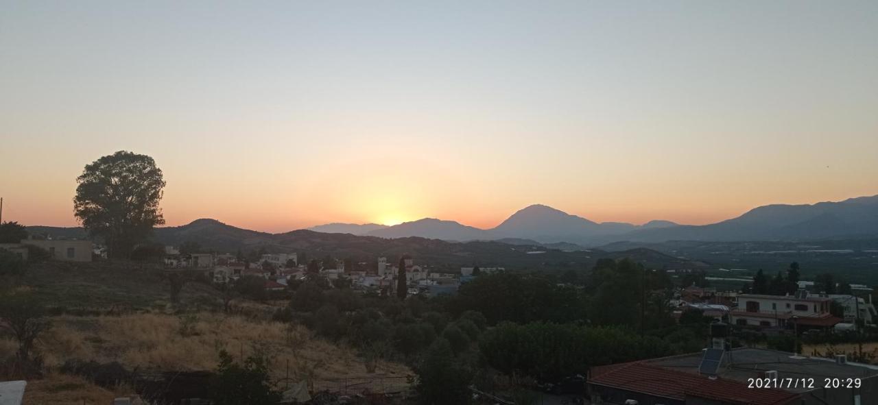 Haritos Holidays Home Pombia Esterno foto